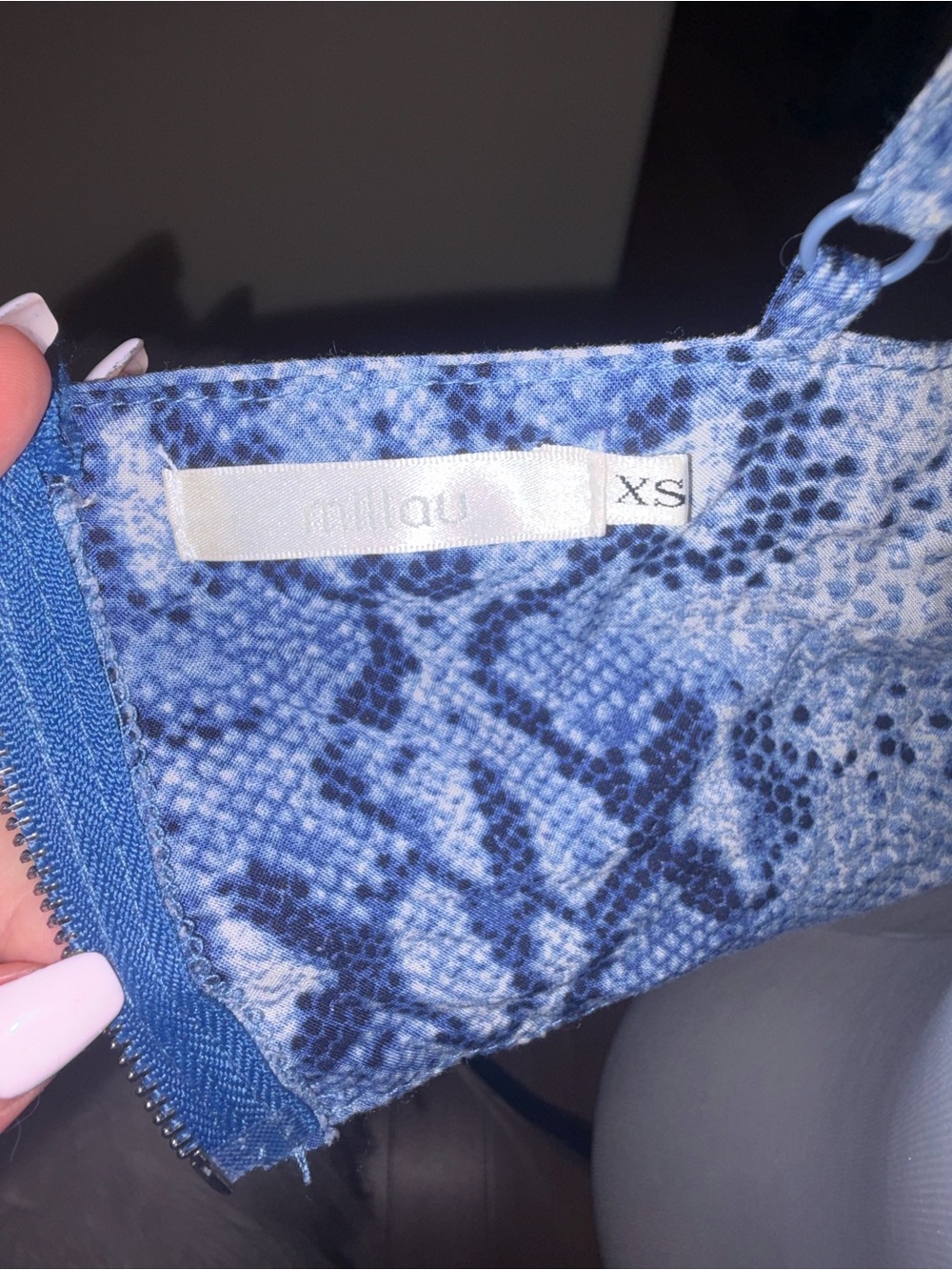 LF MILLAU Blue Snake-Print Loop Ring Chain Link Crop Top - Picture 7 of 7